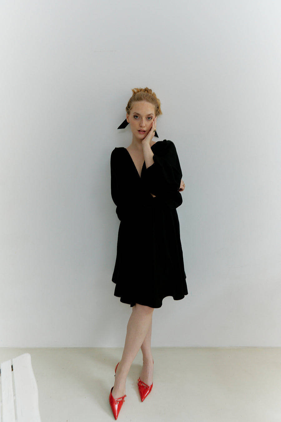 Meij-Luz Dress (black), elastic waist, V-neckline, side pockets
