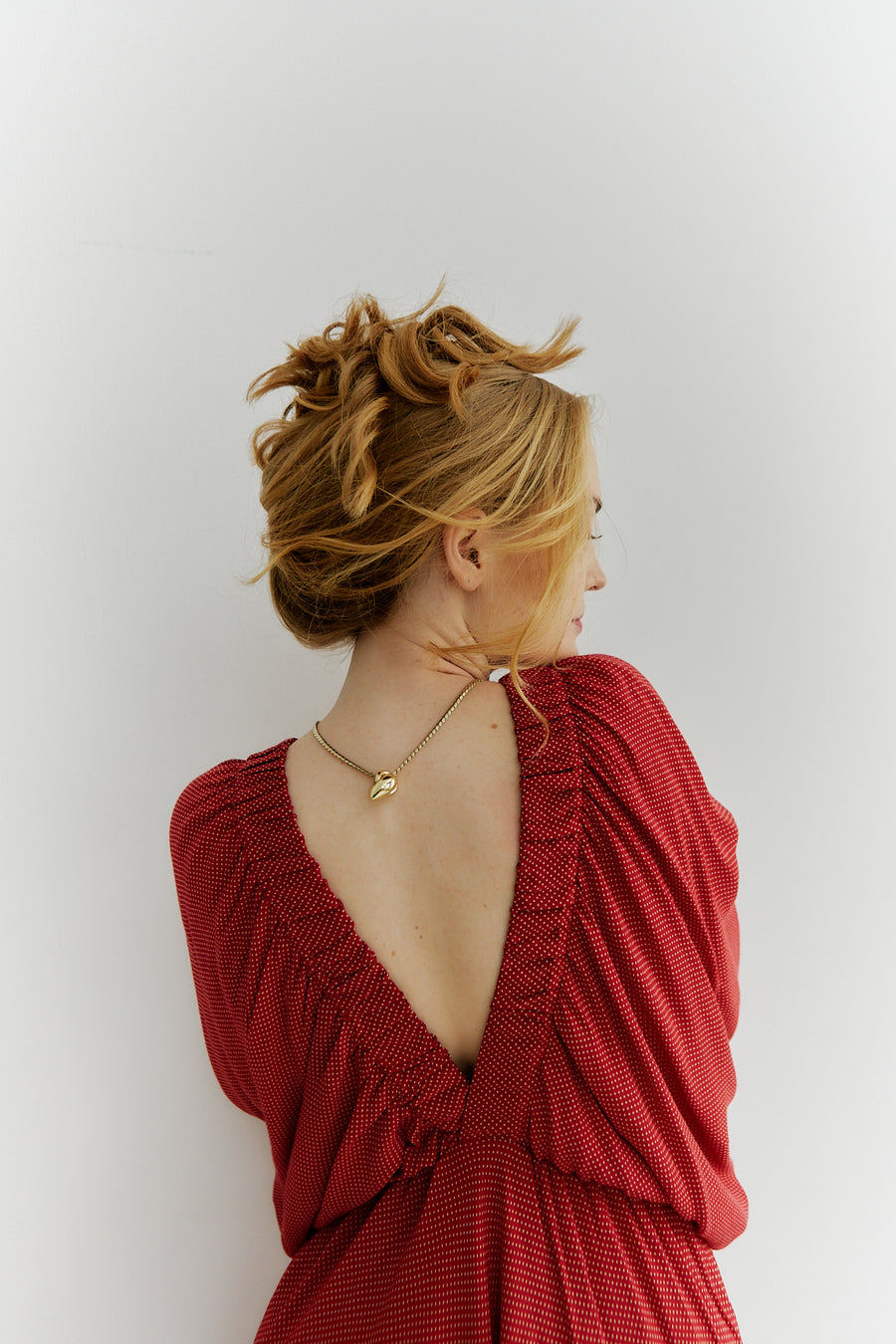 Meij-Luz Dress (flowery-beige), elastic waist, V-neckline, elastic neckline