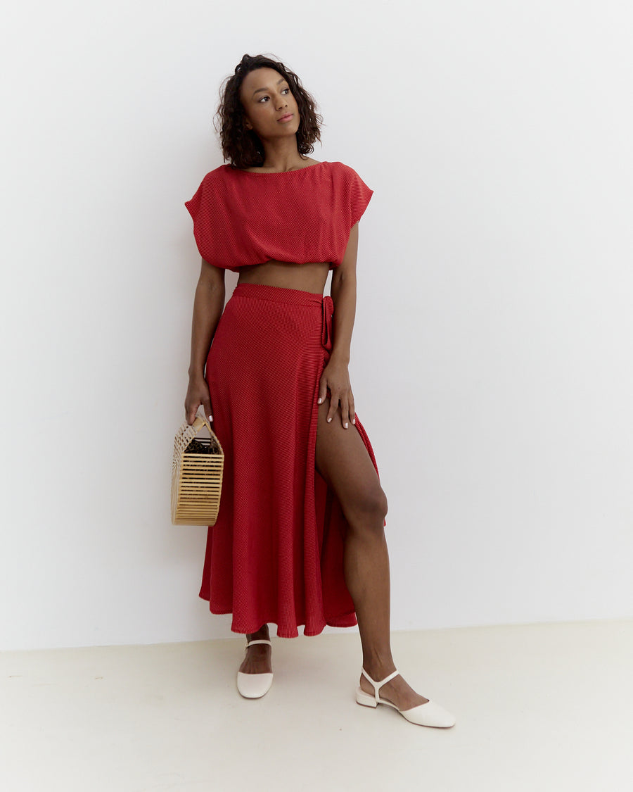 Meij-Adina Top (polka dots red), elastic waist band, short sleeves, loose cut, crop top, wrap red midi length skirt
