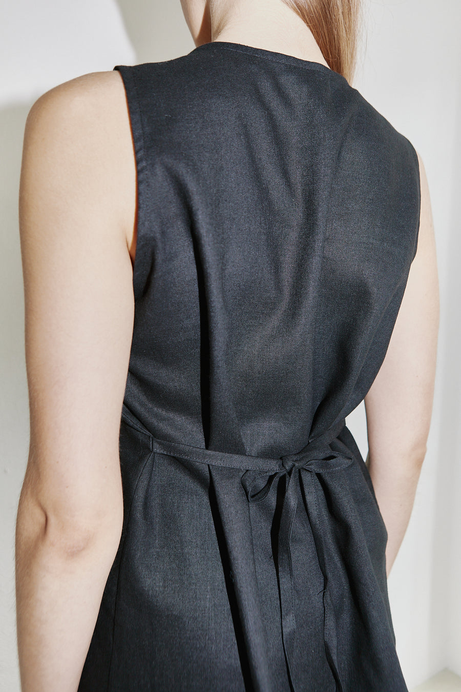 Odette Vest Black Linen