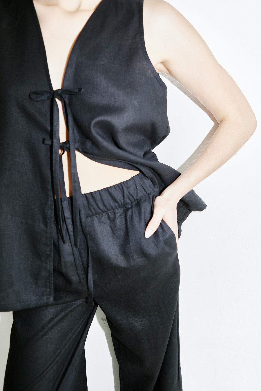 Odette Vest Black Linen